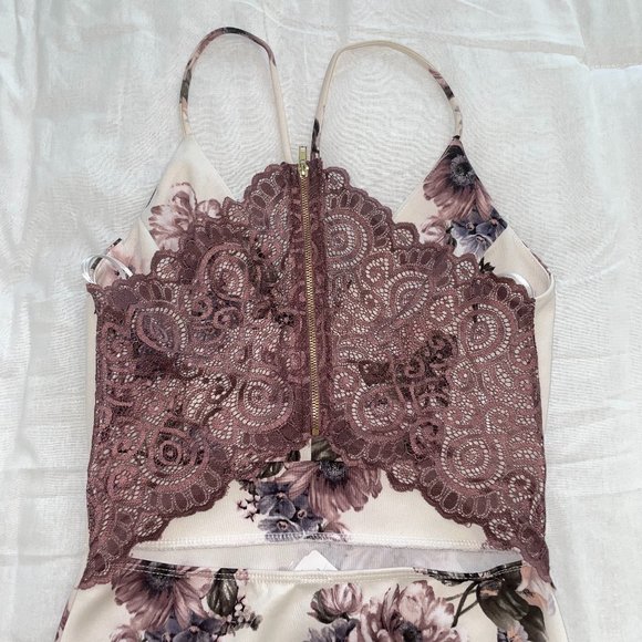 Windsor Fab in Floral Lace Back Mini Dress - Picture 4 of 7